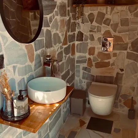 Nereid Feriehus Fánai